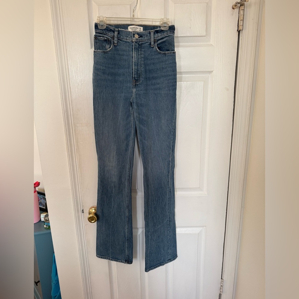 Abercrombie & Fitch The 70s Vintage Flare
Ultra High Rise
